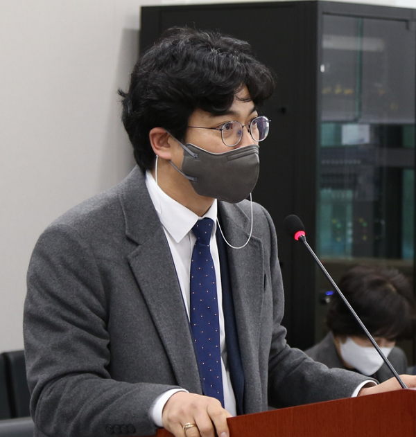조례 개정안을 설명하고 있는 박상현 경기도의원.