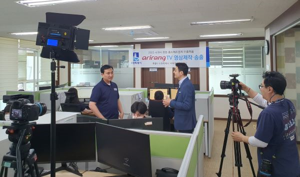 5월 10일 수원시의 한 중소 제조기업에서 홍보 영상을 촬영하고 있다.