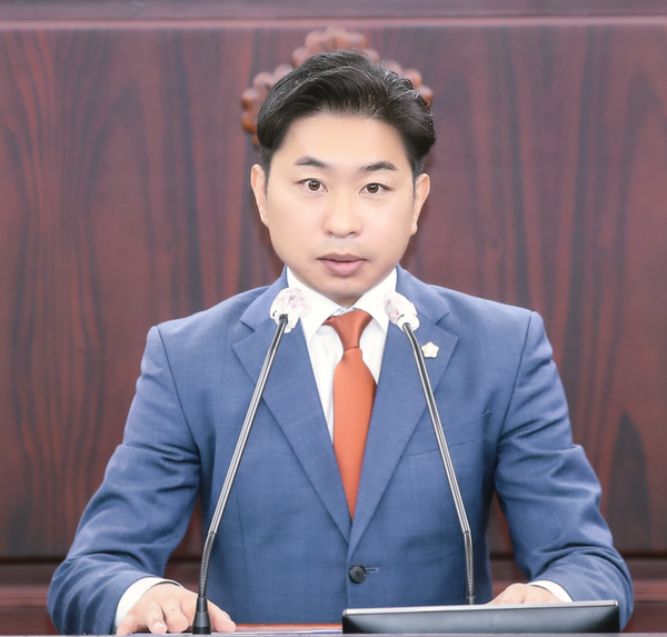 5분 발언을 하고 있는 김종복 화성시의원.