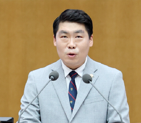 5분 발언을 하고 있는 유경현 도의원.