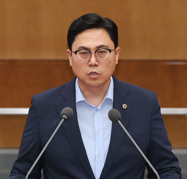 5분 발언을 하고 있는 이용욱 경기도의원.