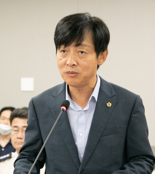 조례안 설명을 하고 있는 박세원 경기도의원.