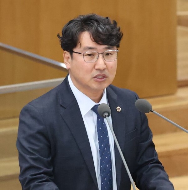 5분 발언을 하고 있는 조성환 경기도의원.