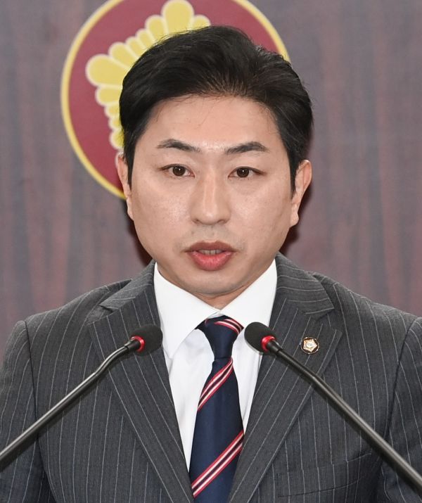 김종복 의원이 5분 발언을 하고 있다. 사진=화성시의회 제공.