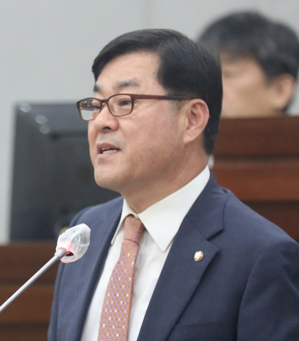 이재형 수원시의원. 자료사진=수원시의회 제공.